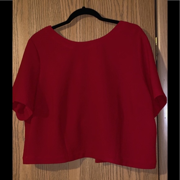 Red F21+ crop top - Picture 1 of 3